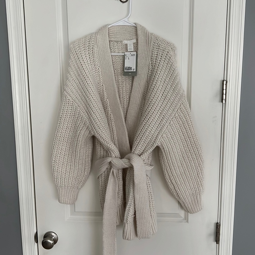 h&M sweater